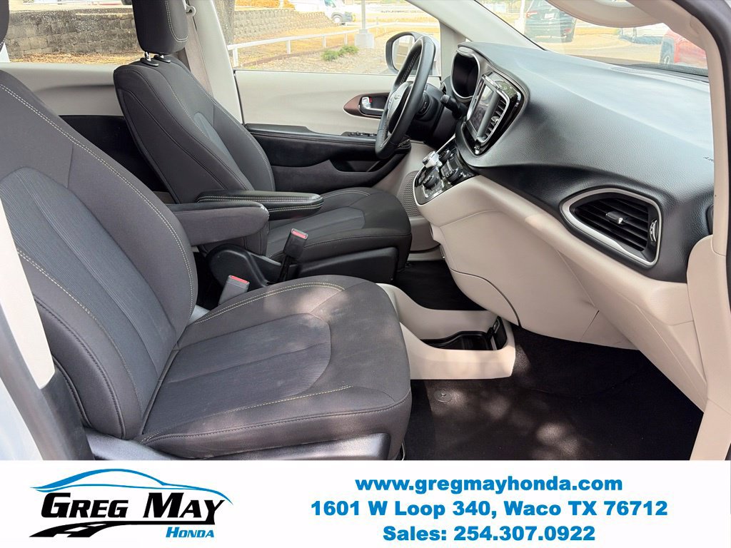 Used 2023 Chrysler Voyager LX FWD image 13