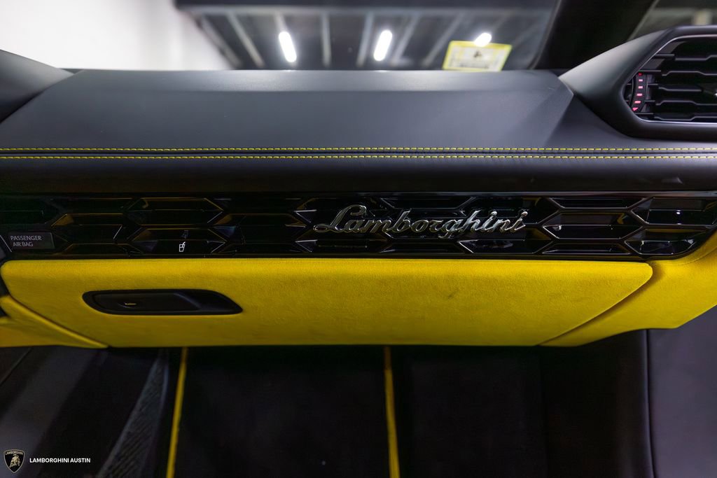Used 2022 Lamborghini Huracan EVO RWD image 33