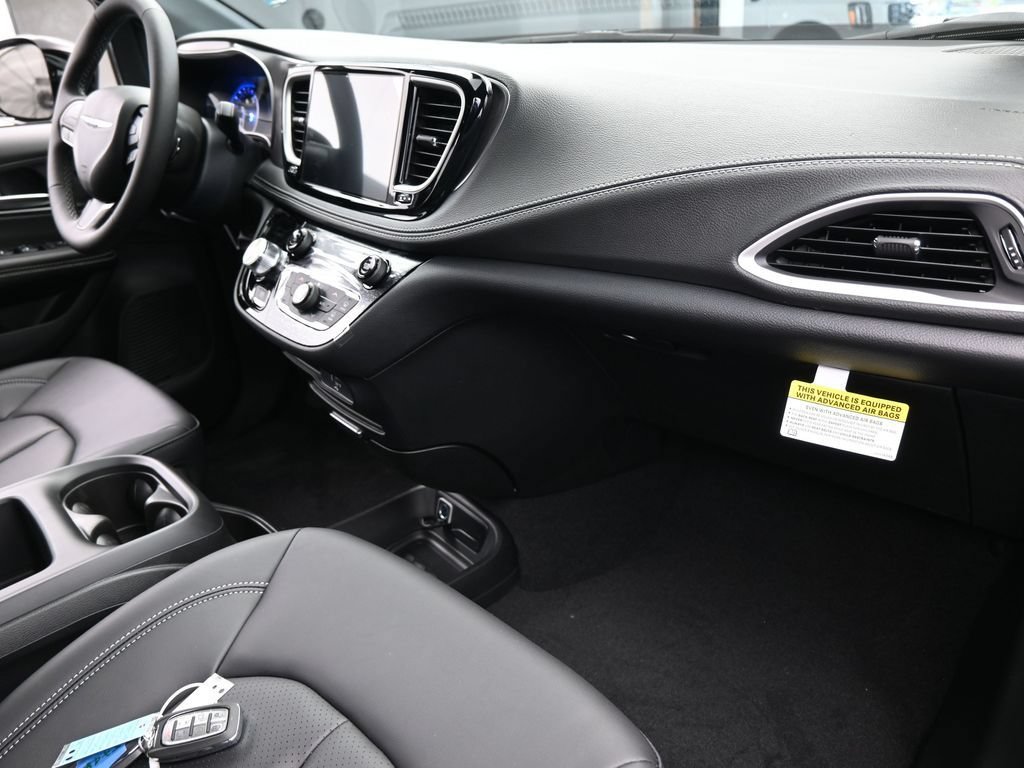 New 2026 Chrysler Pacifica Select w/ S Appearance Package FWD image 42