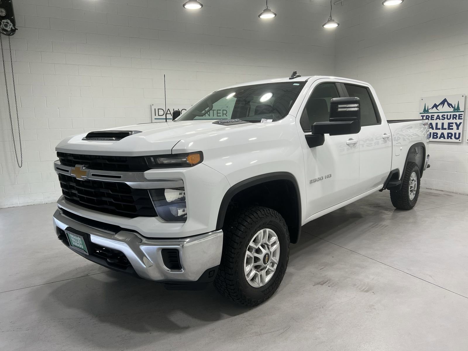 Used 2024 Chevrolet Silverado 2500 LT AWD/4WD image 4