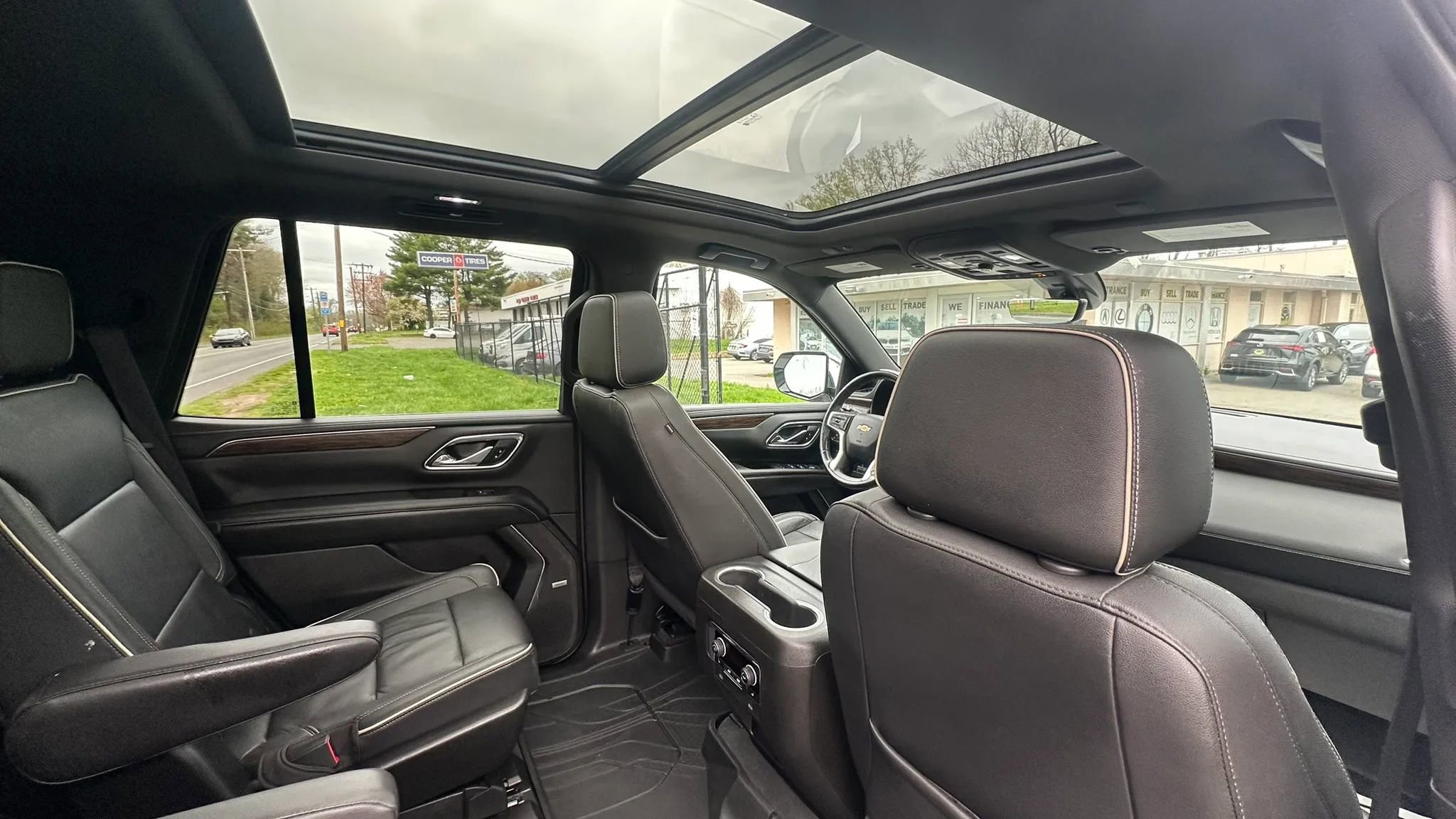 Used 2021 Chevrolet Tahoe Premier w/ Premium Package AWD/4WD image 36