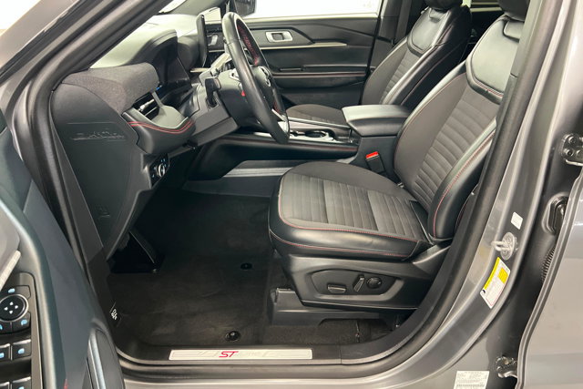 Used 2025 Ford Explorer ST-Line AWD/4WD image 17