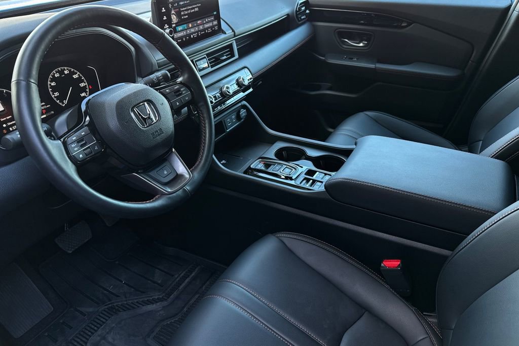 Used 2025 Honda Pilot TrailSport image 10