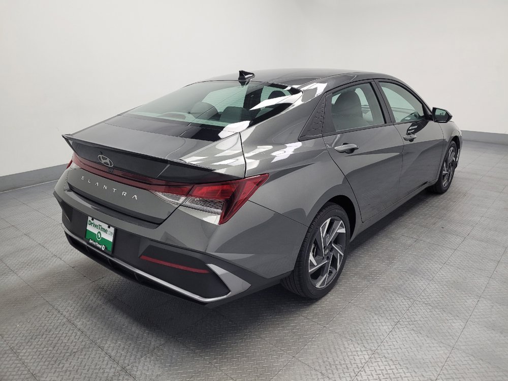 Used 2025 Hyundai Elantra Sport FWD image 9