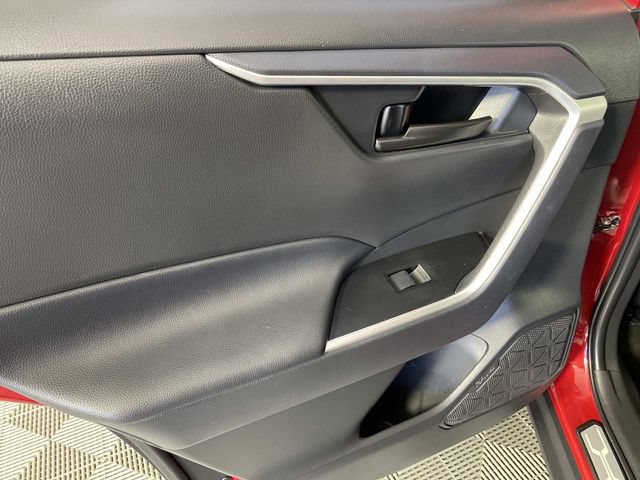 Used 2025 Toyota RAV4 LE AWD/4WD image 27