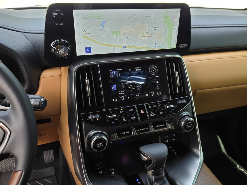 Used 2026 Lexus LX 600 4WD w/ Accessory Package (2T) image 10