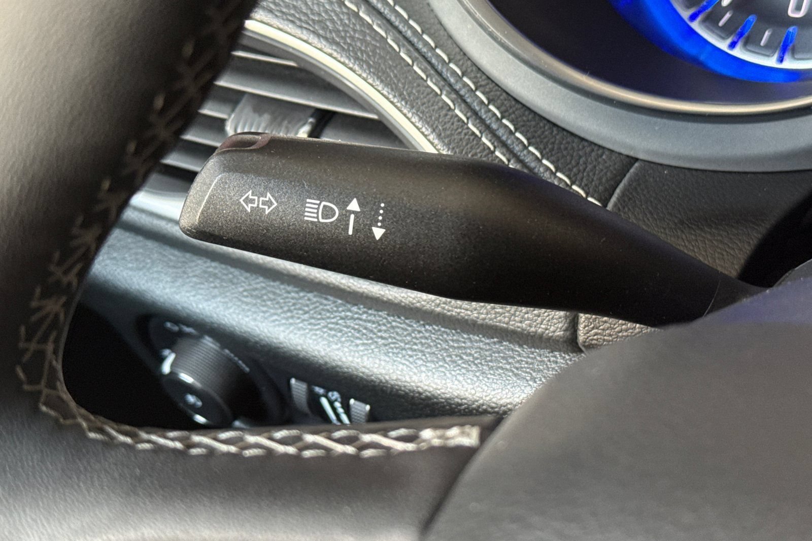 Used 2025 Chrysler Pacifica Limited FWD image 36