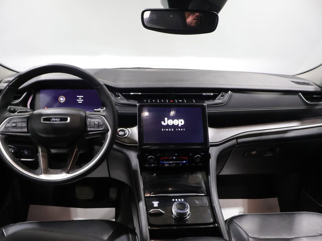 Used 2023 Jeep Grand Cherokee Limited w/ Black Appearance Package AWD/4WD image 16