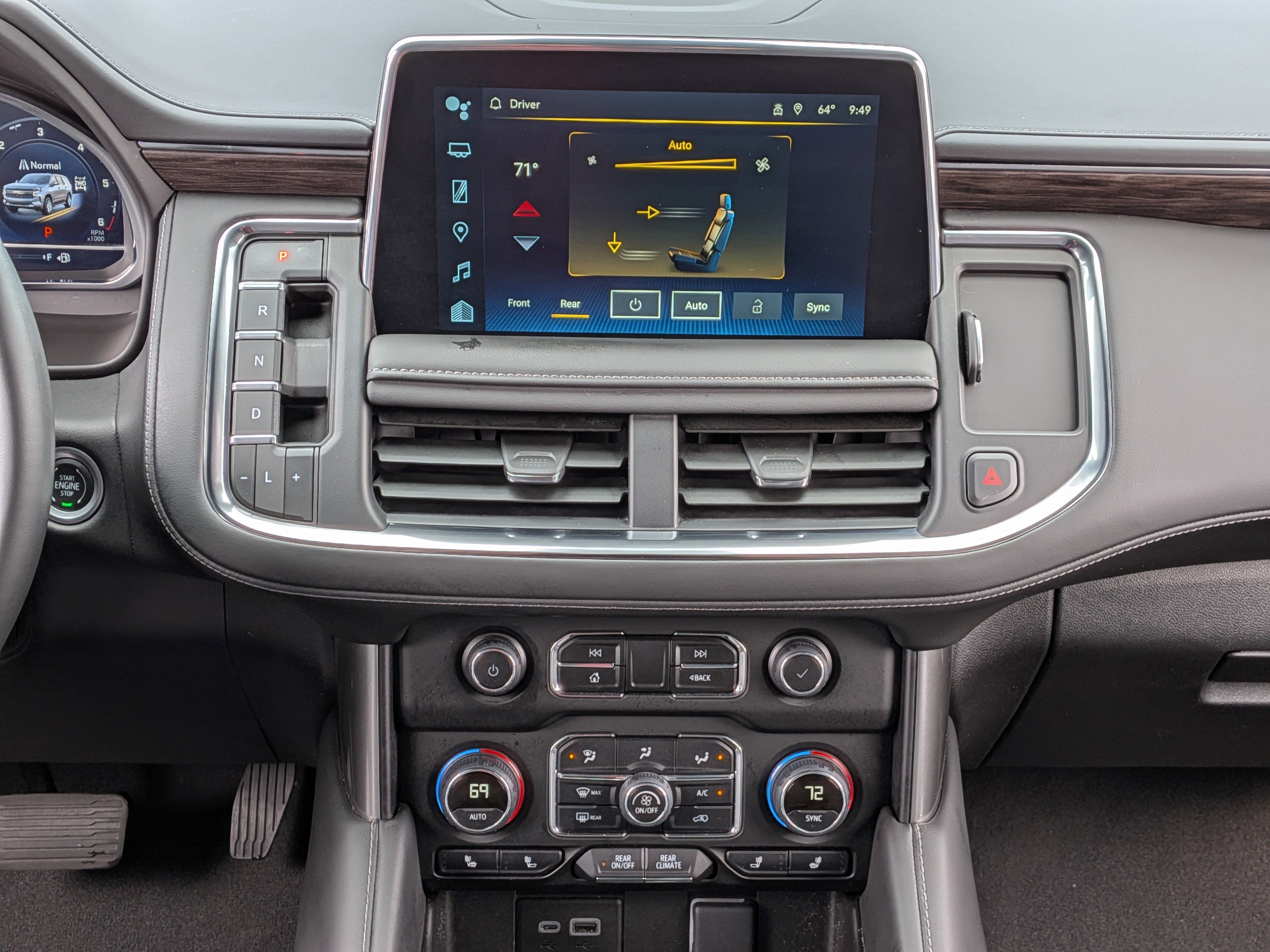 Used 2024 Chevrolet Suburban LT w/ Luxury Package image 31