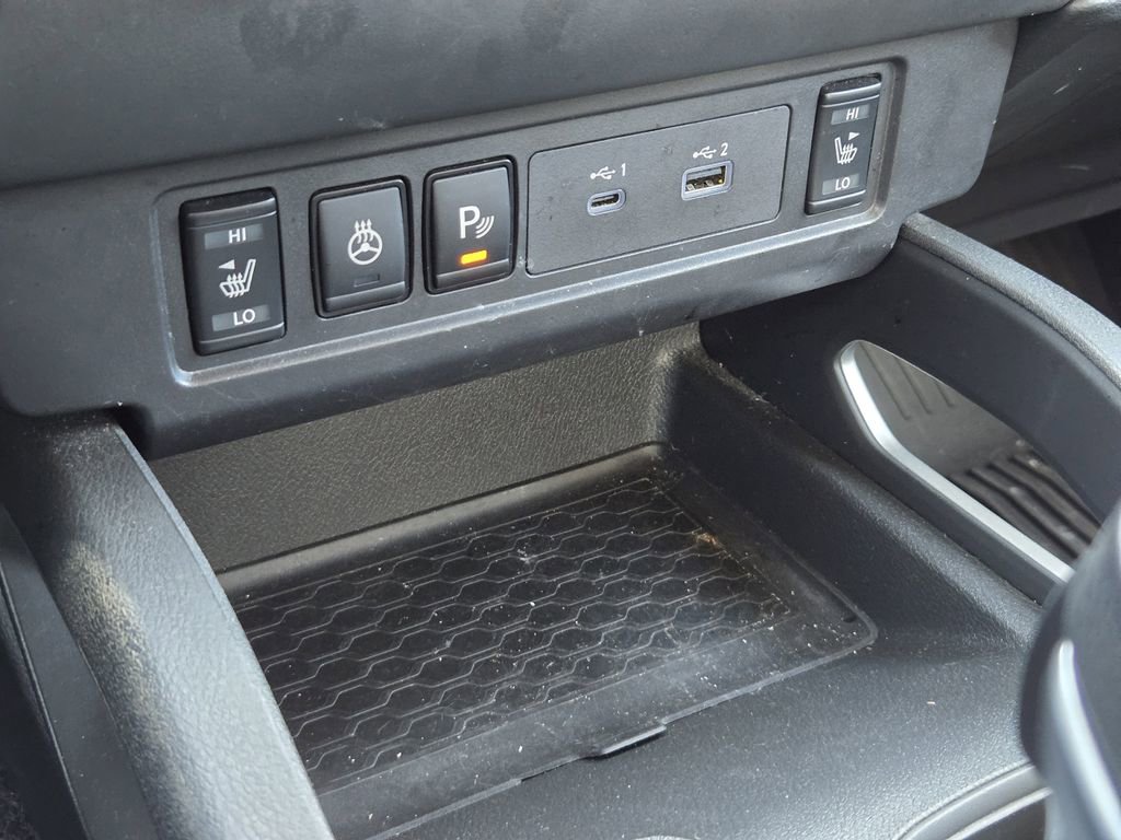 Used 2023 Nissan Frontier SV w/ SV Premium Package image 18