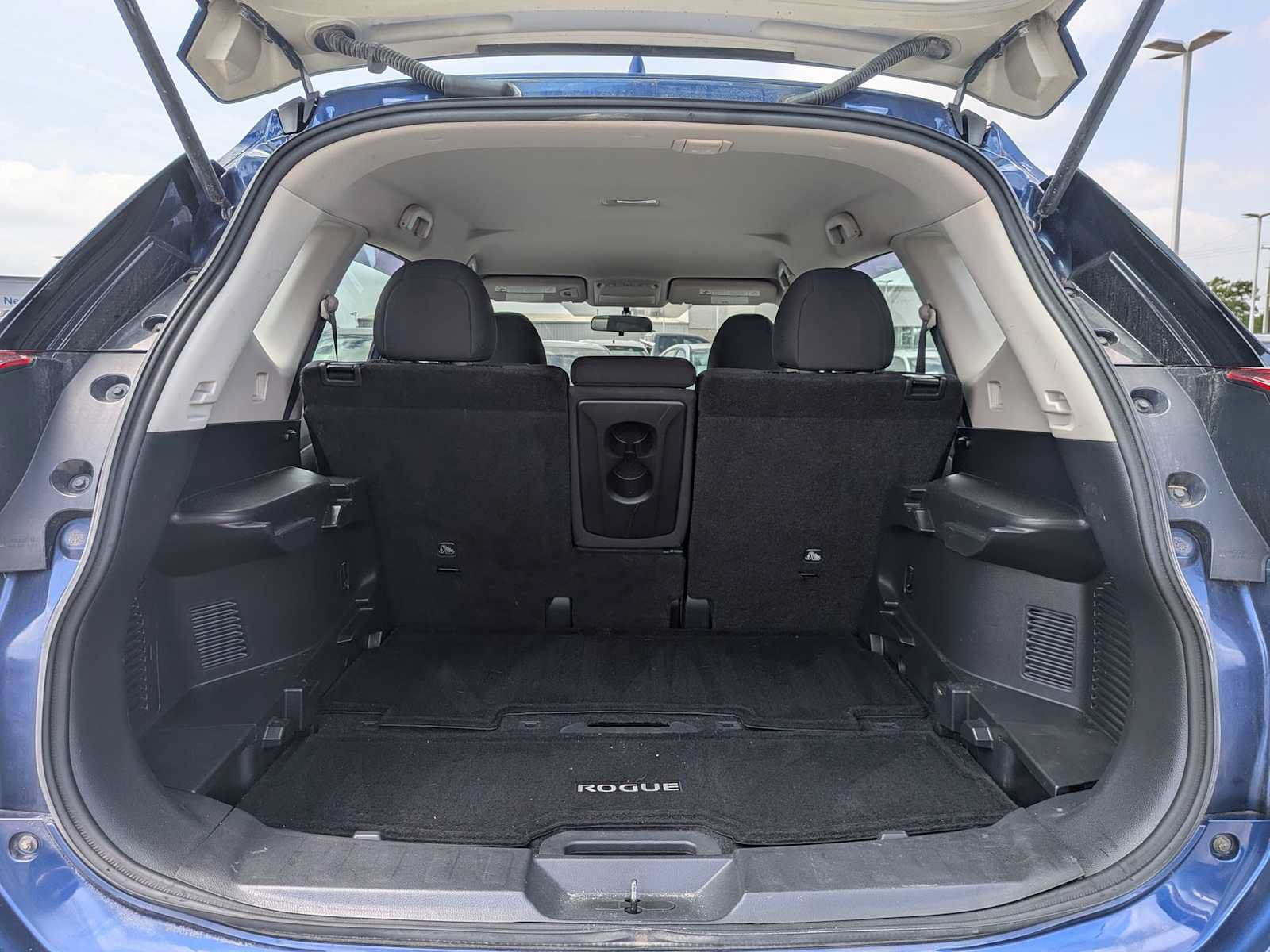 Used 2018 Nissan Rogue S AWD/4WD image 31