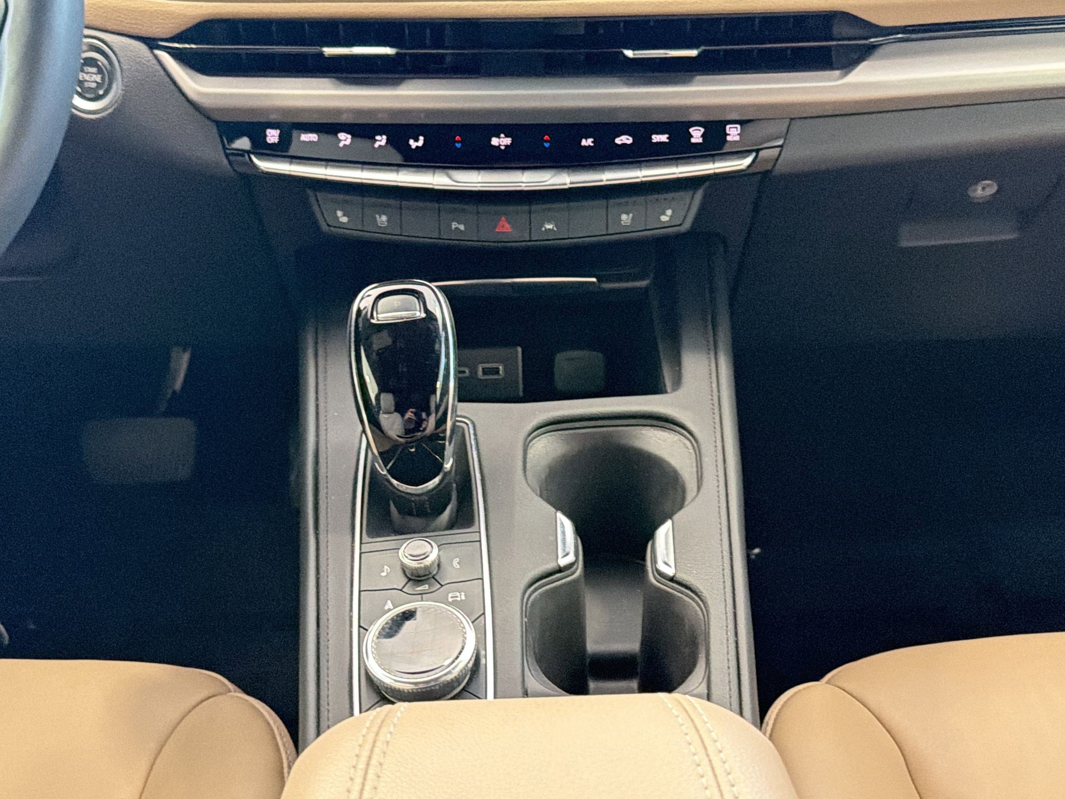 Used 2024 Cadillac XT4 Premium Luxury w/ Technology Package FWD image 17
