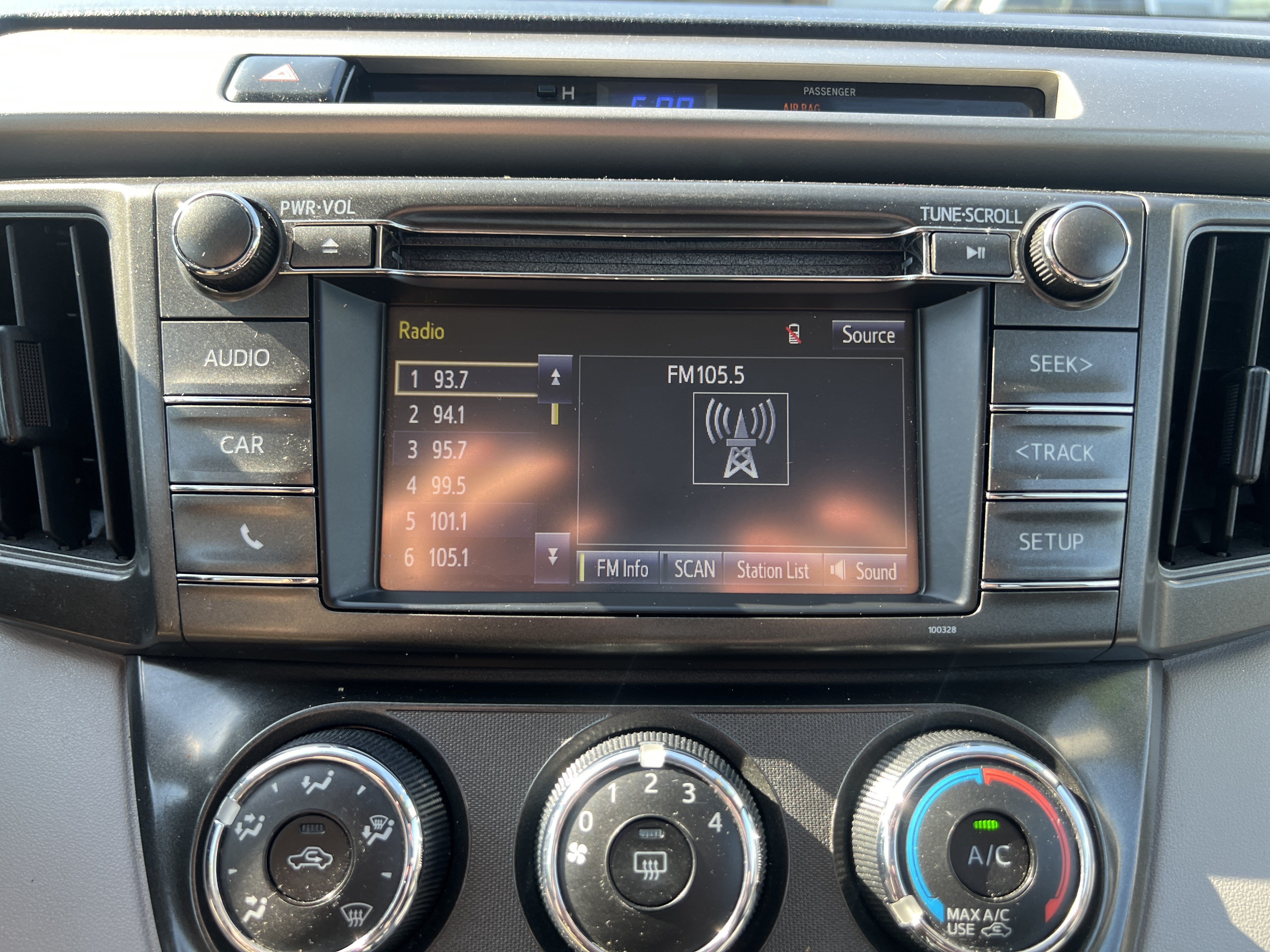 Used 2014 Toyota RAV4 LE AWD/4WD image 25