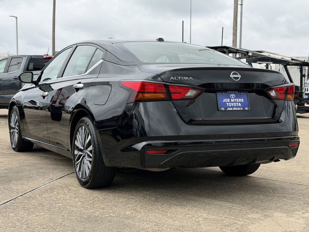 Used 2025 Nissan Altima 2.5 SV FWD image 7