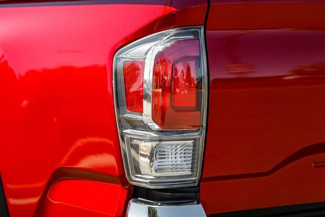 Used 2022 Toyota Tacoma TRD Off-Road AWD/4WD image 10