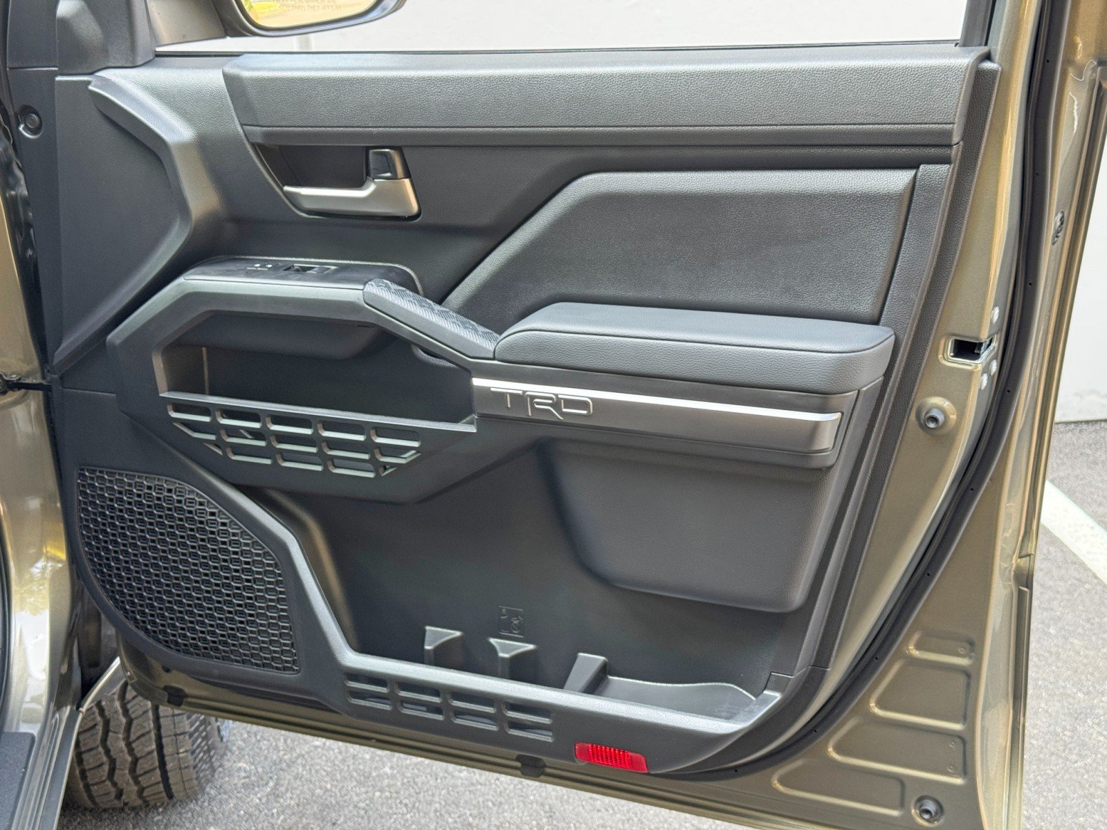 Used 2025 Toyota Tacoma TRD Off-Road AWD/4WD image 44