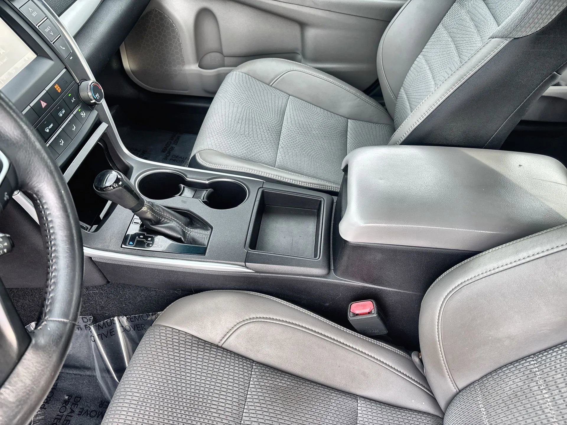 Used 2016 Toyota Camry SE image 21