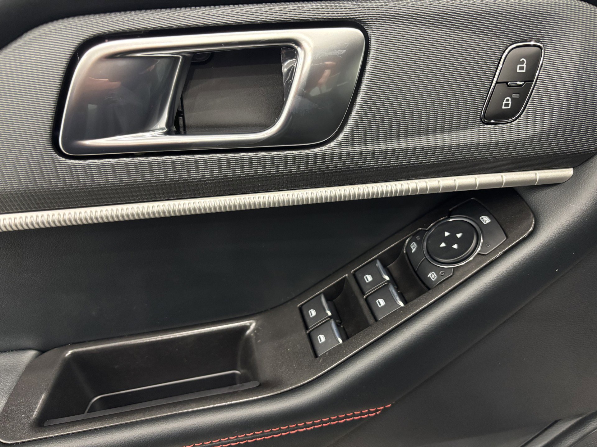 New 2026 Ford Explorer ST-Line image 27