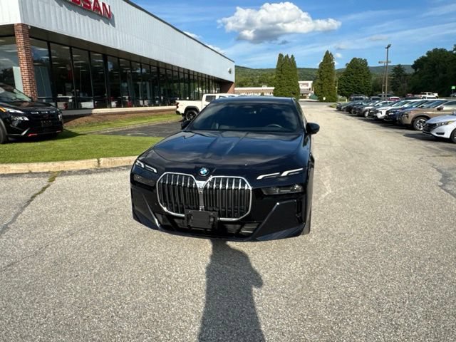 Used 2025 BMW 740i xDrive AWD/4WD image 6