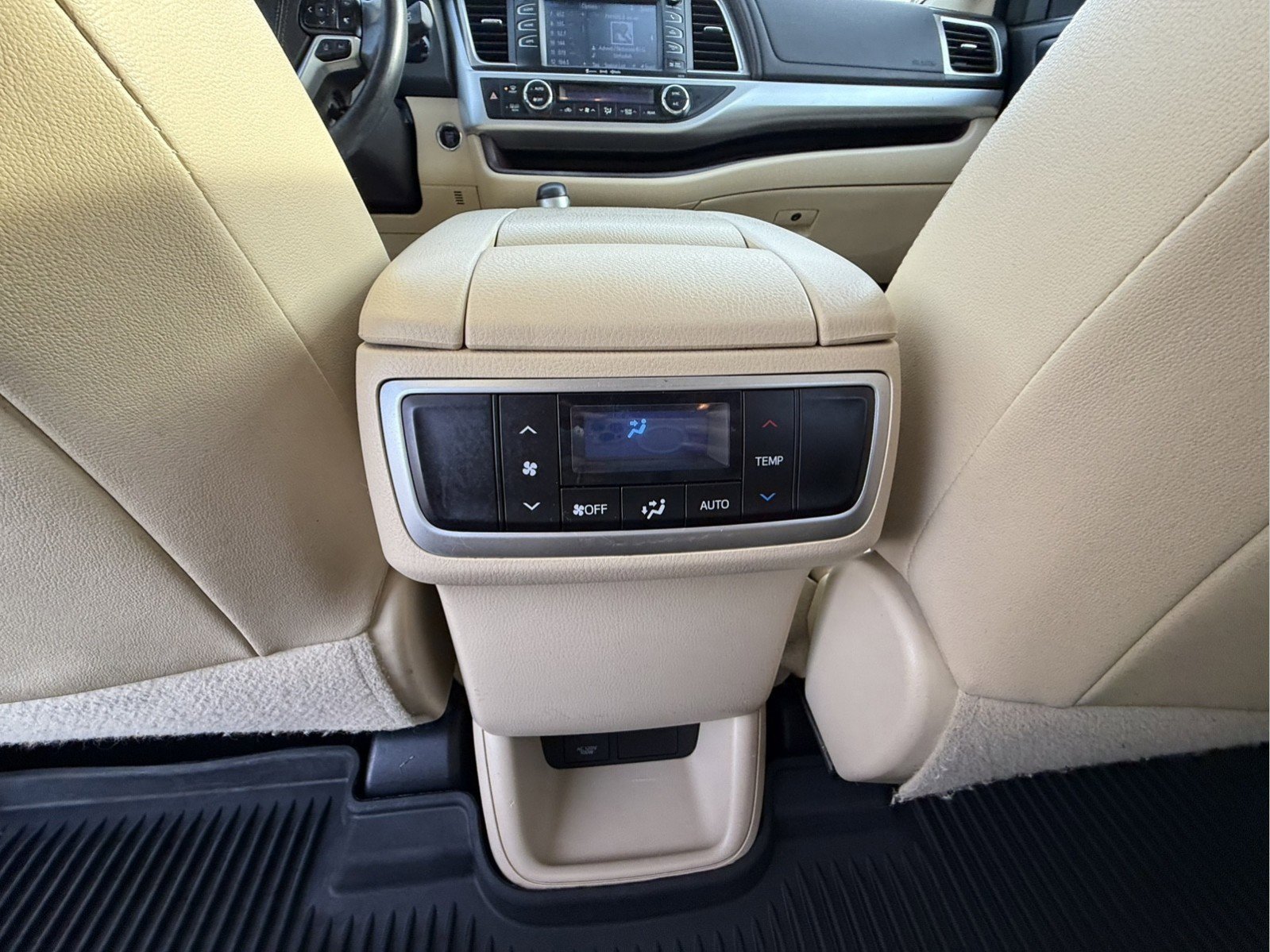 Used 2018 Toyota Highlander XLE image 23