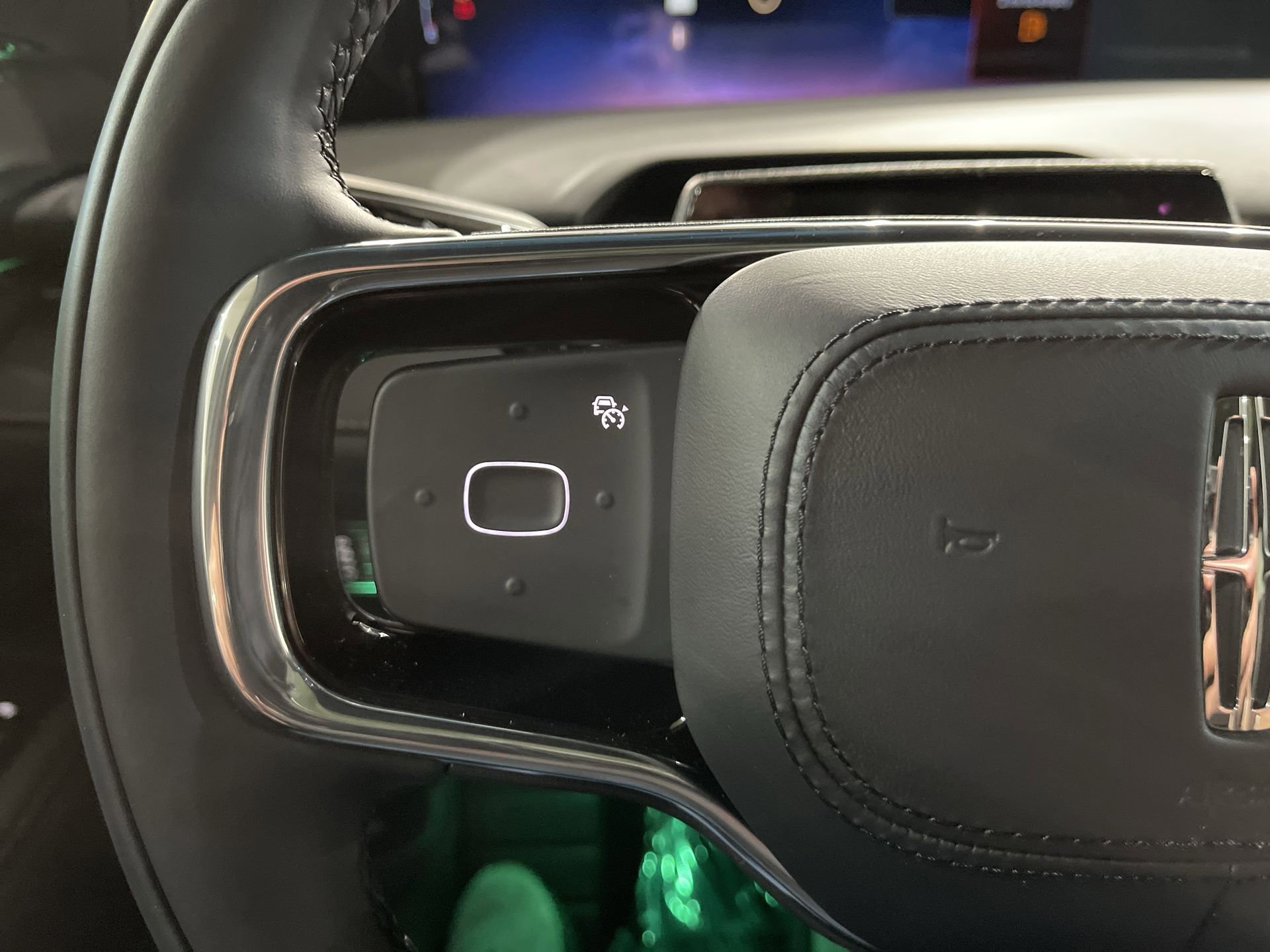 New 2024 Lincoln Nautilus Reserve w/ Equipment Group 202A image 20