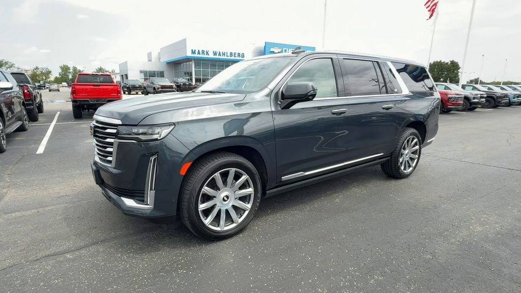 Used 2022 Cadillac Escalade ESV Premium Luxury Platinum AWD/4WD image 4
