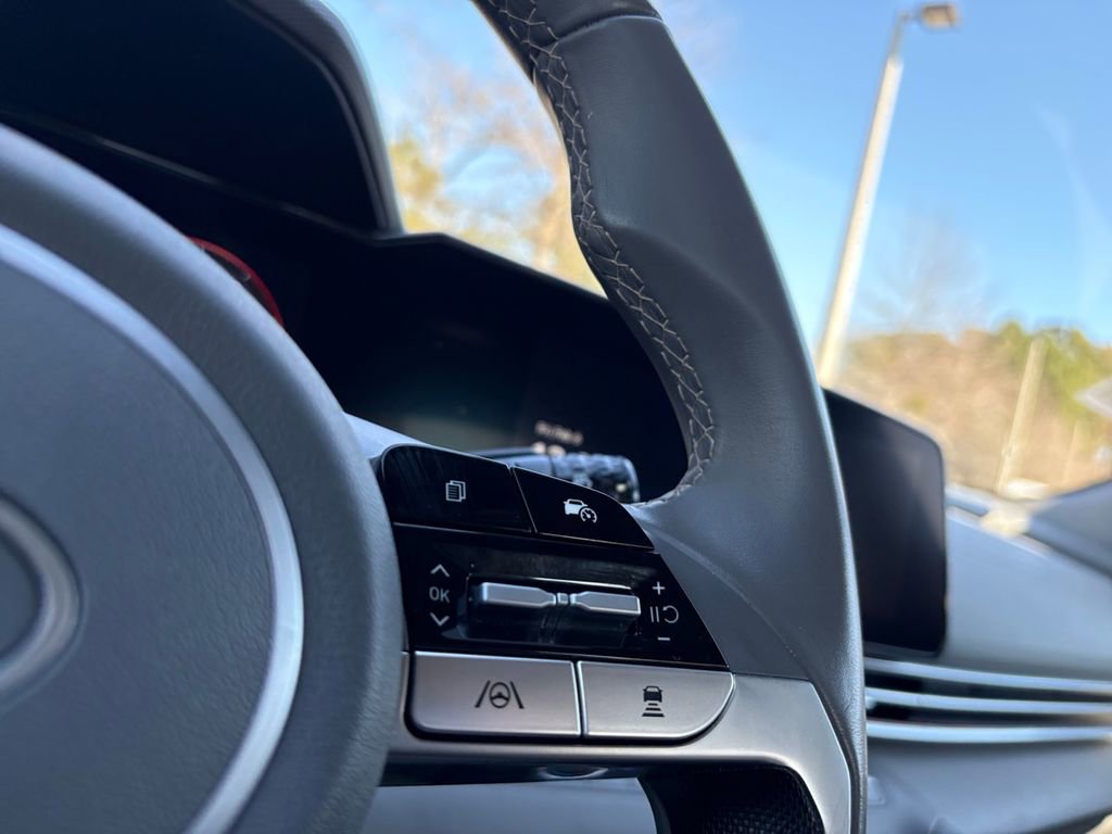 Used 2025 Hyundai Elantra SEL image 16