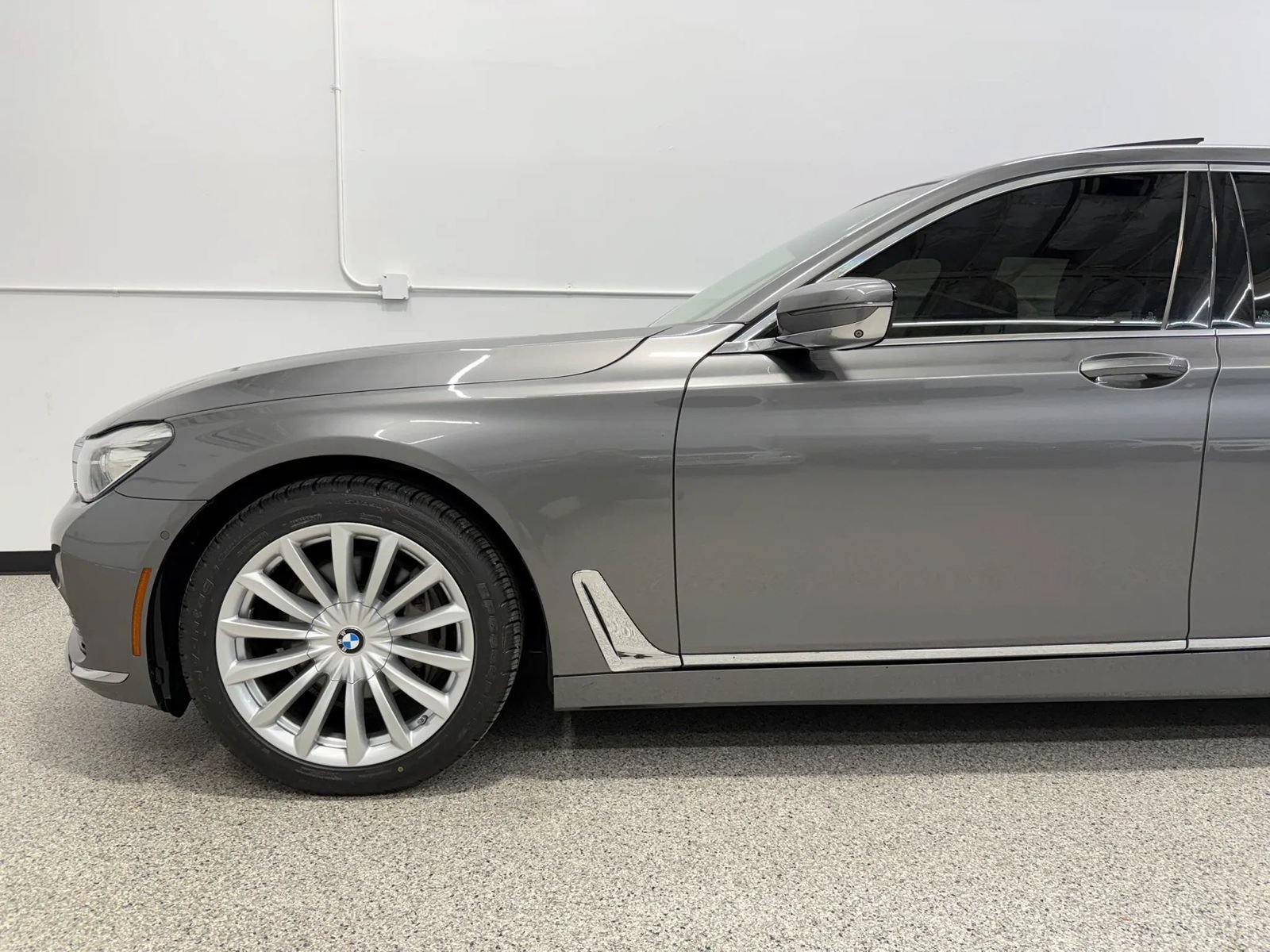 Used 2017 BMW 740i xDrive AWD/4WD image 8