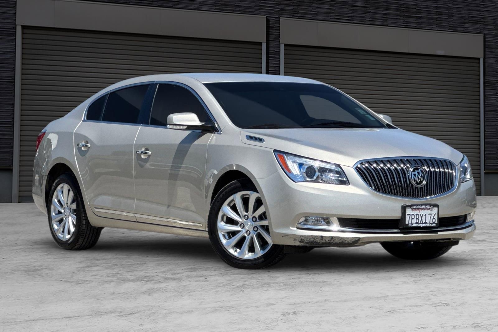 Used 2016 Buick LaCrosse Leather FWD image 2