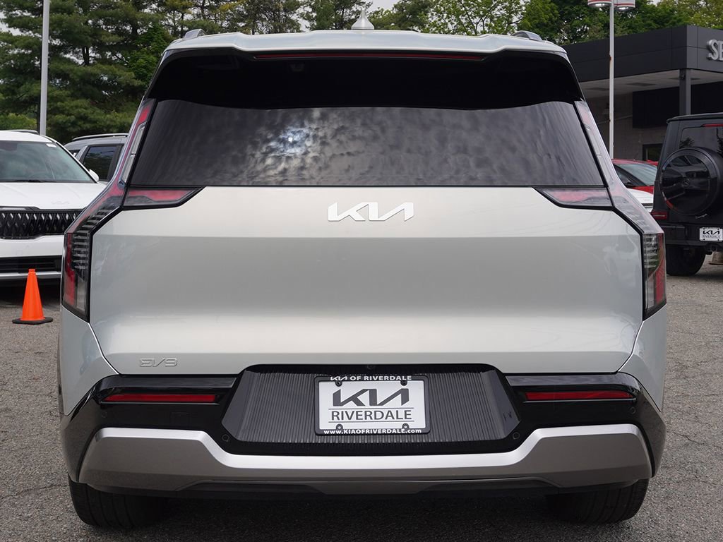 Used 2024 Kia EV9 Land AWD/4WD image 16
