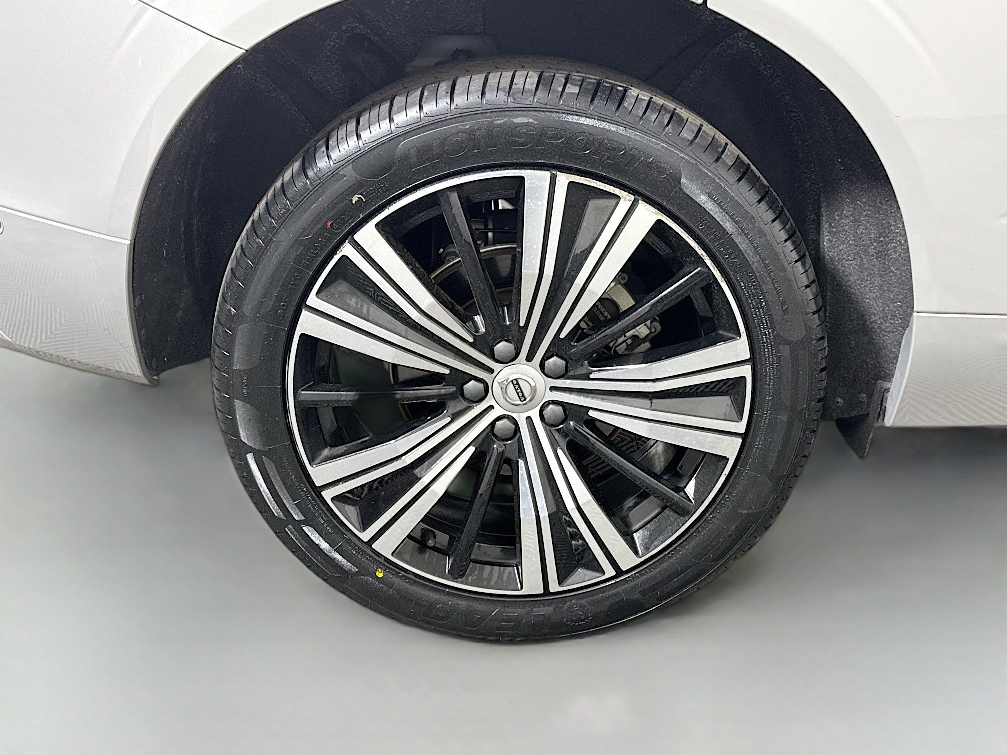 Used 2023 Volvo XC60 B5 Plus w/ Protection Package Premier image 33