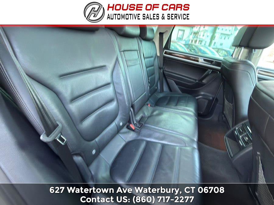 Used 2016 Volkswagen Touareg Sport AWD/4WD image 40