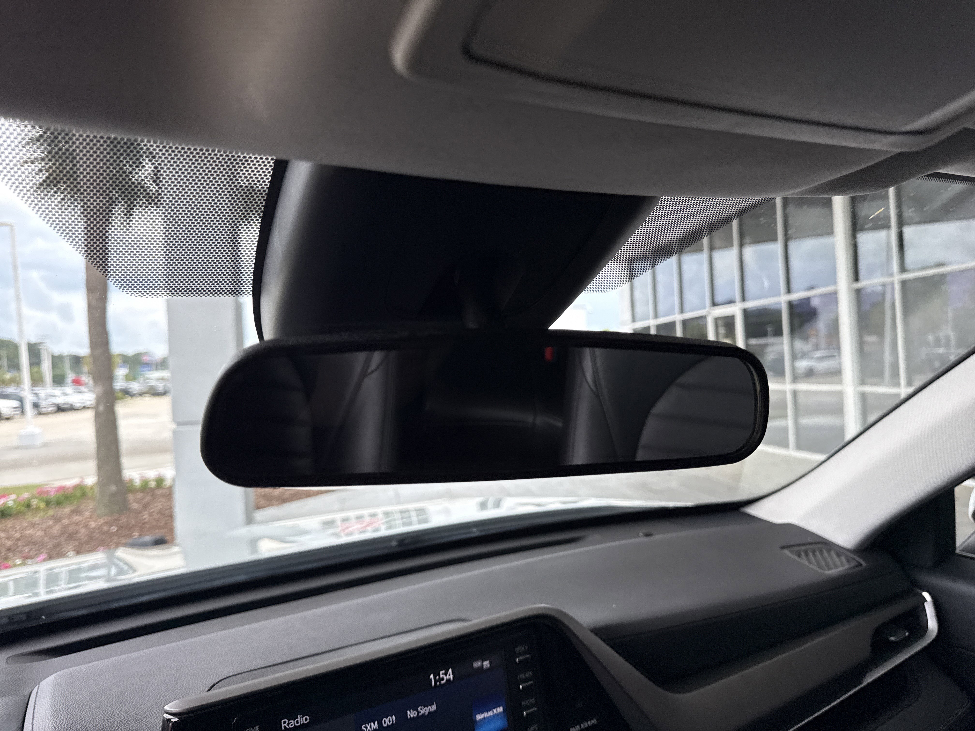 Used 2022 Toyota Highlander LE AWD/4WD image 10