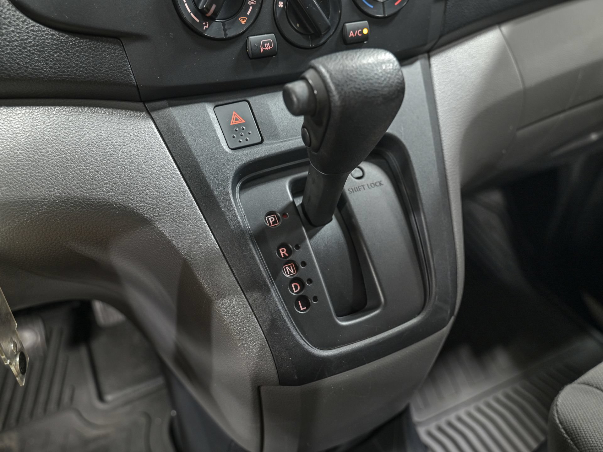 Used 2015 Nissan NV200 SV w/ Exterior Appearance Package FWD image 20