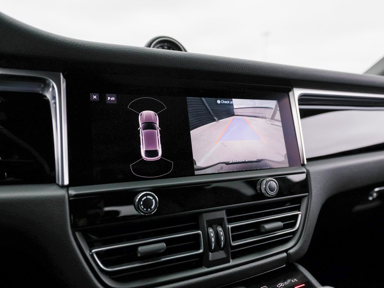 Certified 2022 Porsche Macan image 19