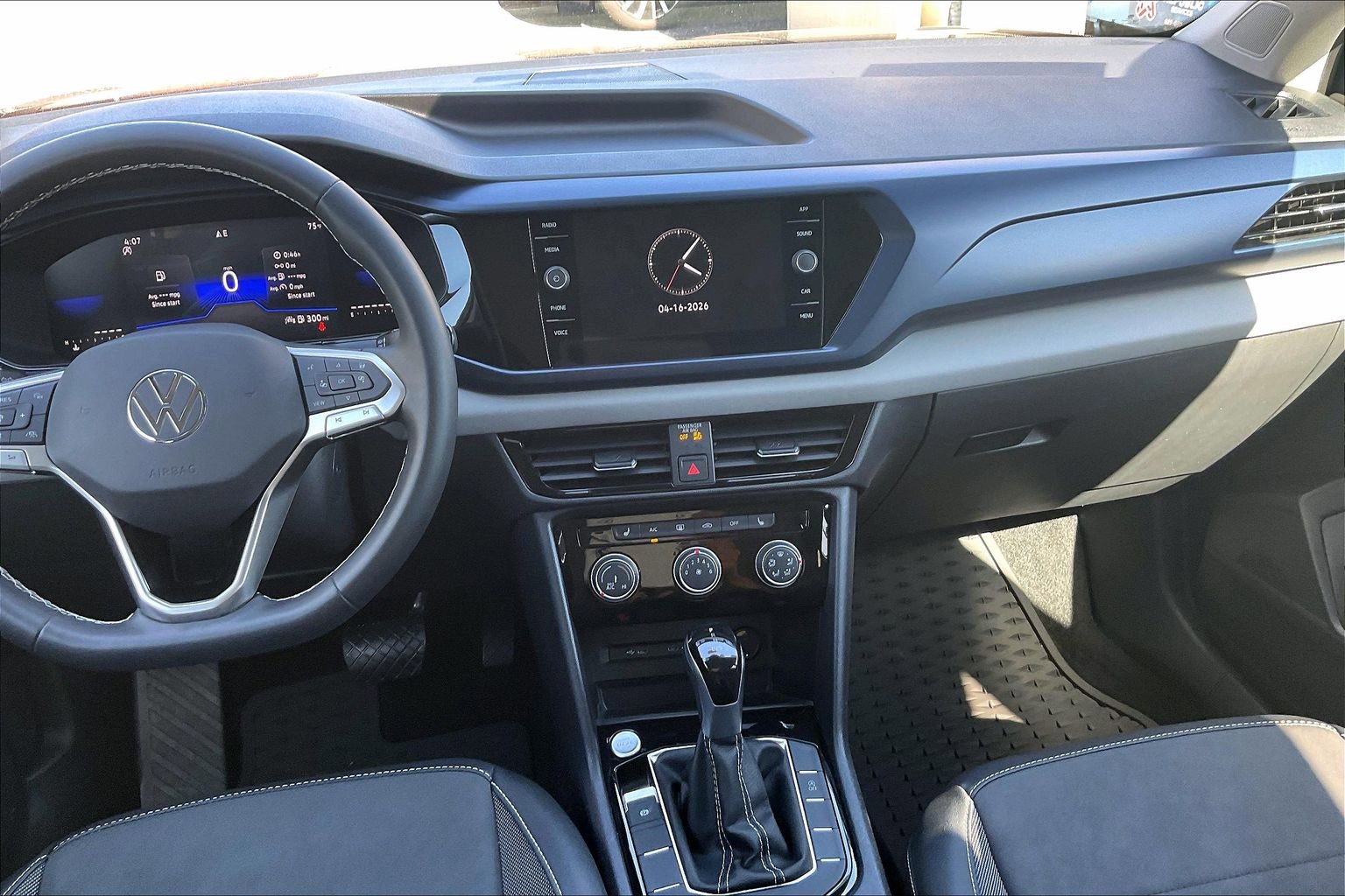 Certified 2023 Volkswagen Taos SE w/ Black Wheel Package FWD image 5