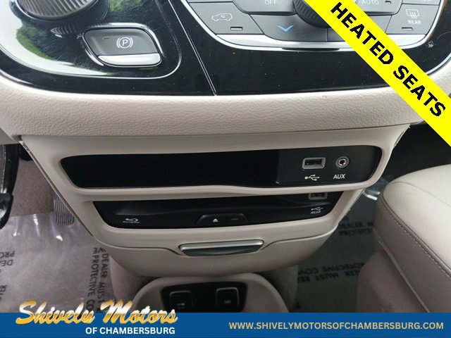 Used 2017 Chrysler Pacifica Touring-L Plus w/ Tire & Wheel Group image 26