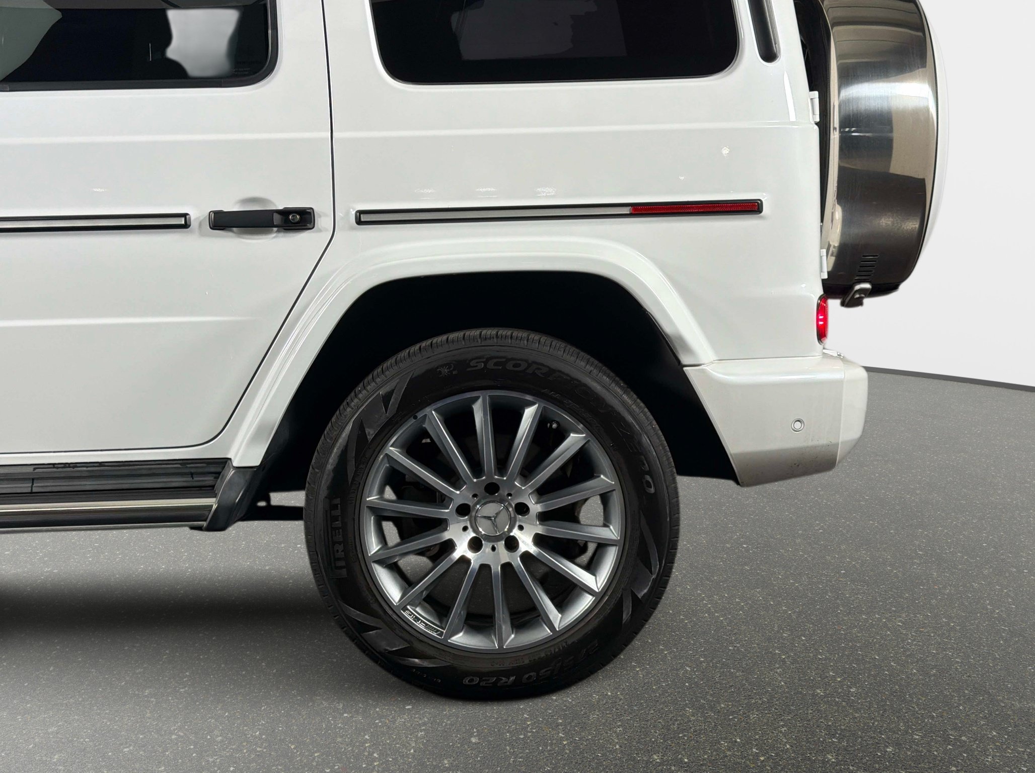 Used 2022 Mercedes-Benz G 550 image 11