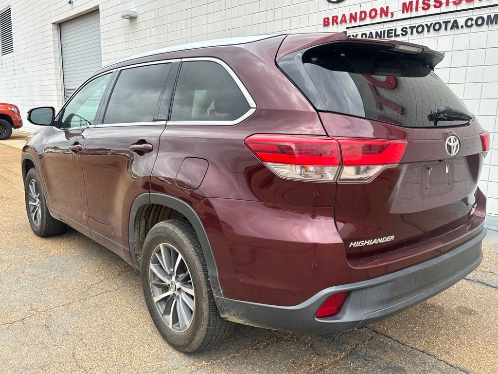 Used 2018 Toyota Highlander XLE image 3