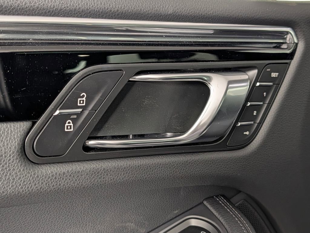 New 2026 Porsche Macan image 27