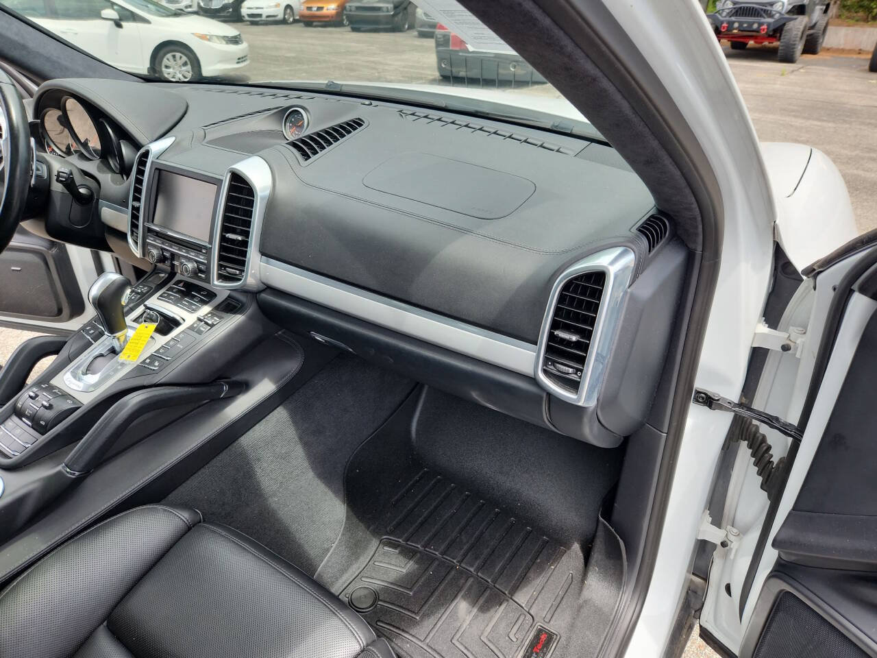 Used 2015 Porsche Cayenne Turbo AWD/4WD image 22