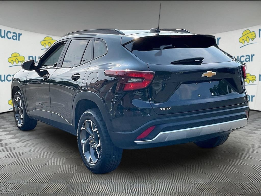 Used 2024 Chevrolet Trax LT FWD image 4