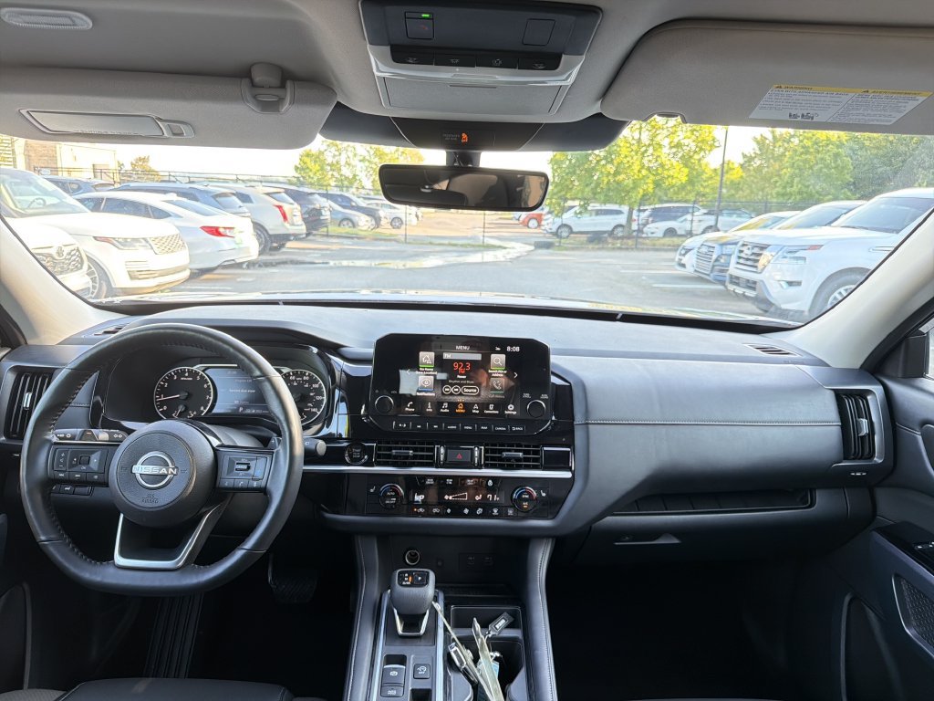Used 2025 Nissan Pathfinder SL FWD image 22