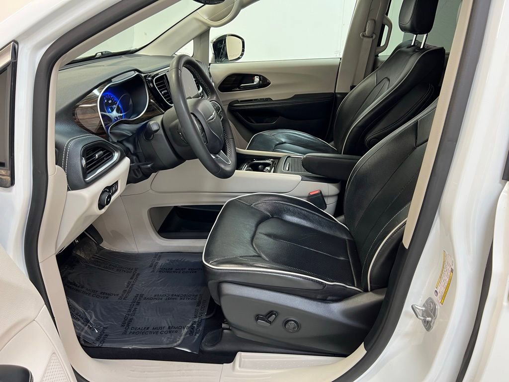 Used 2023 Chrysler Pacifica Limited image 15