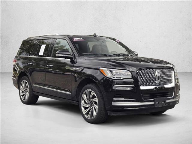 Used 2023 Lincoln Navigator Reserve image 3