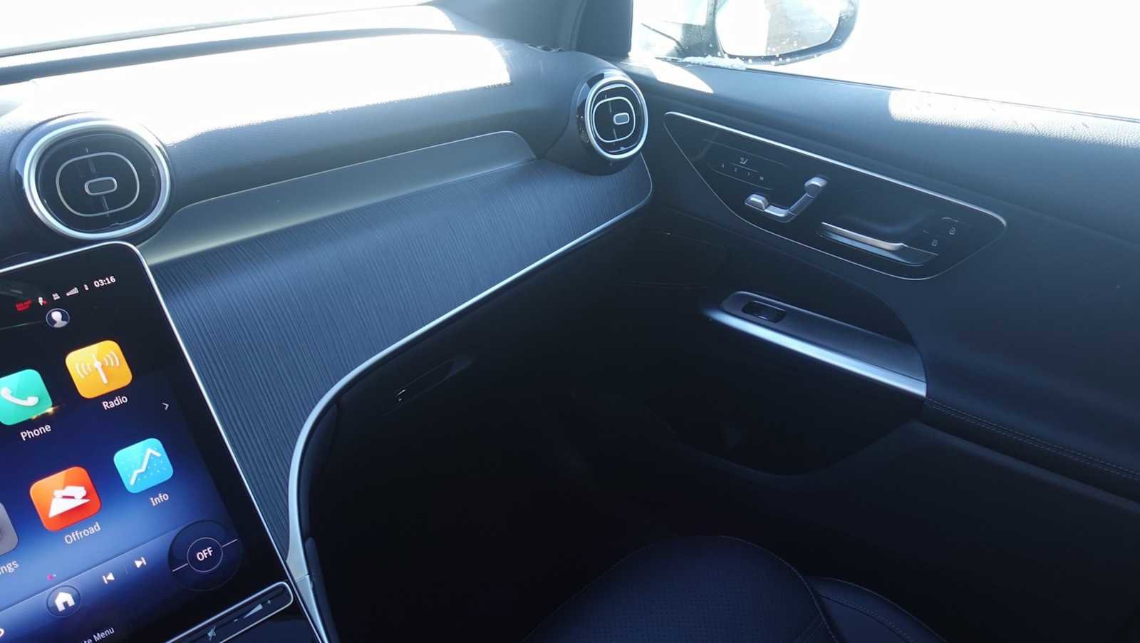 Used 2026 Mercedes-Benz GLC 300 4MATIC image 37