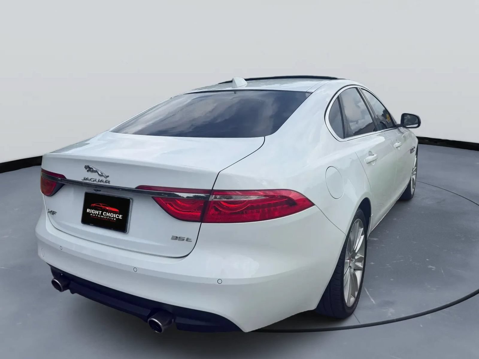 Used 2017 Jaguar XF Prestige RWD image 12