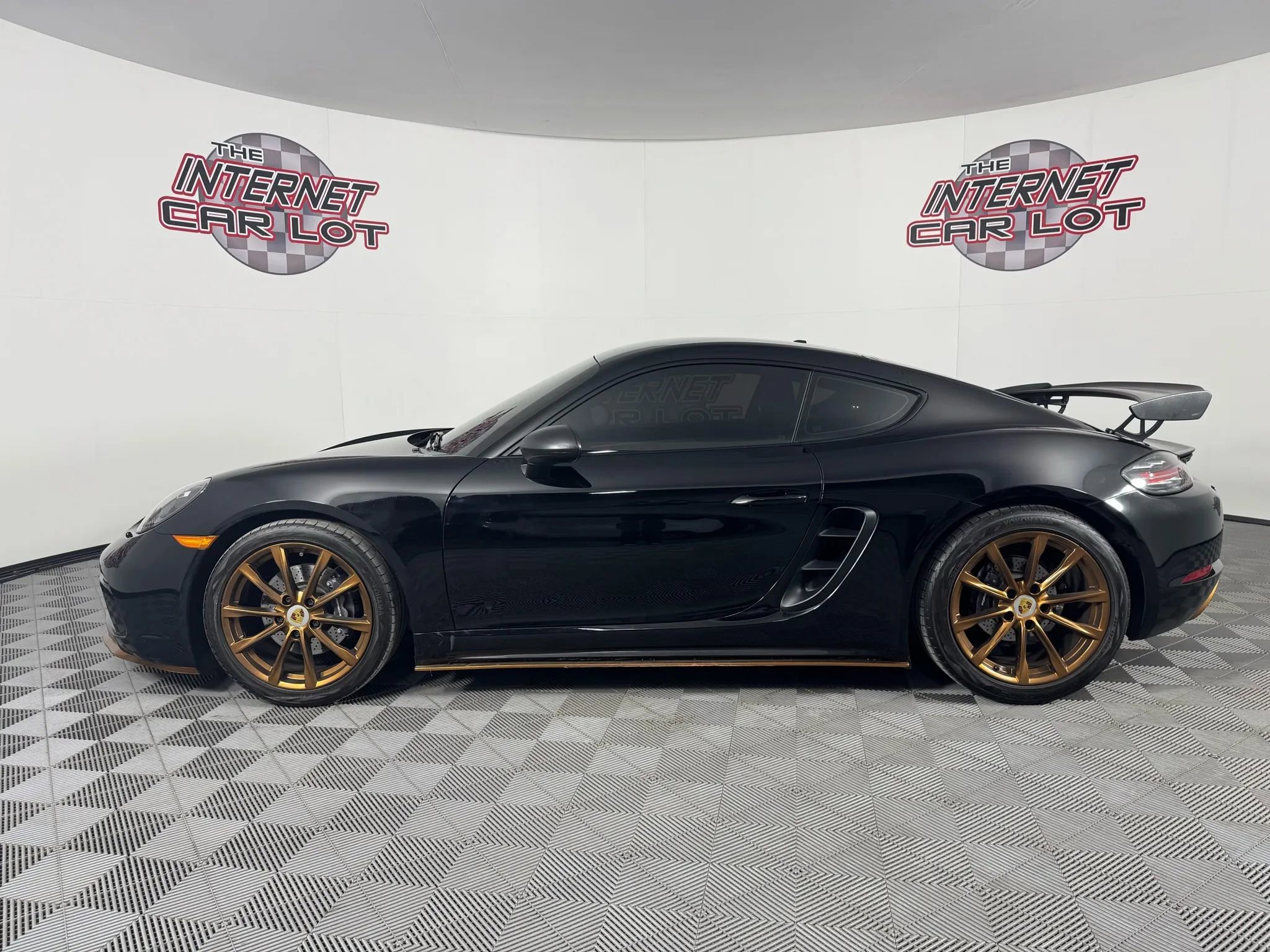 Used 2018 Porsche 718 Cayman image 4