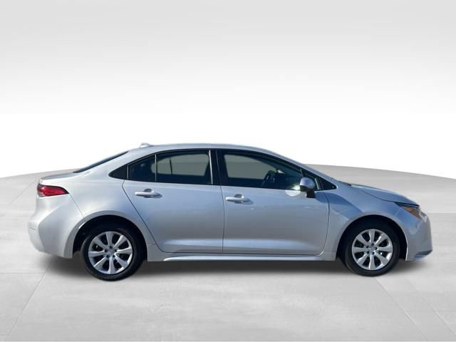 Used 2025 Toyota Corolla LE FWD image 6