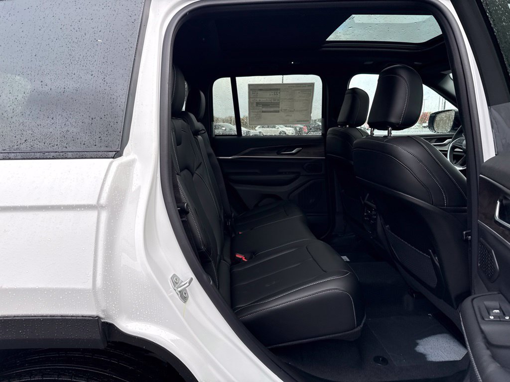 New 2027 Jeep Grand Cherokee Limited AWD/4WD image 14